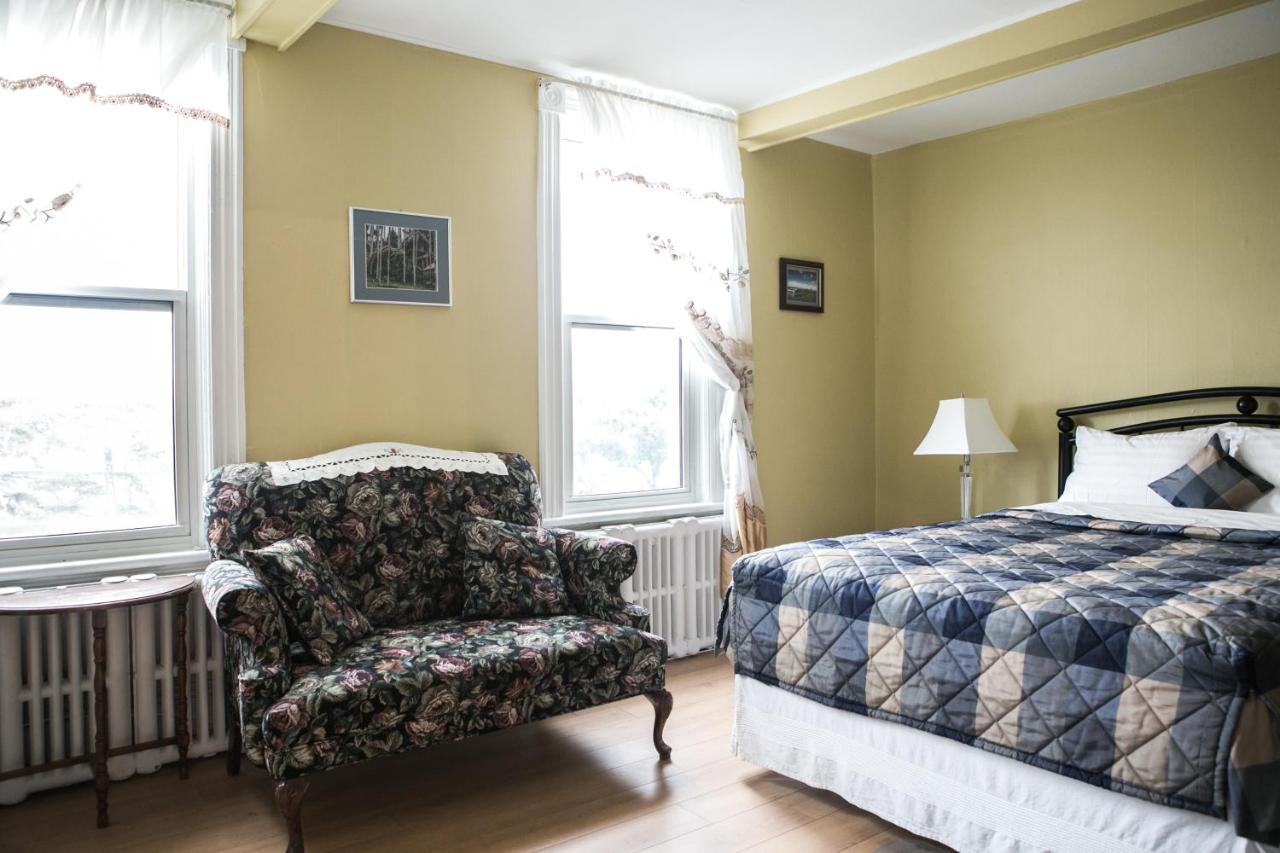 Le 227 Laurier B&B Гатіно Екстер'єр фото